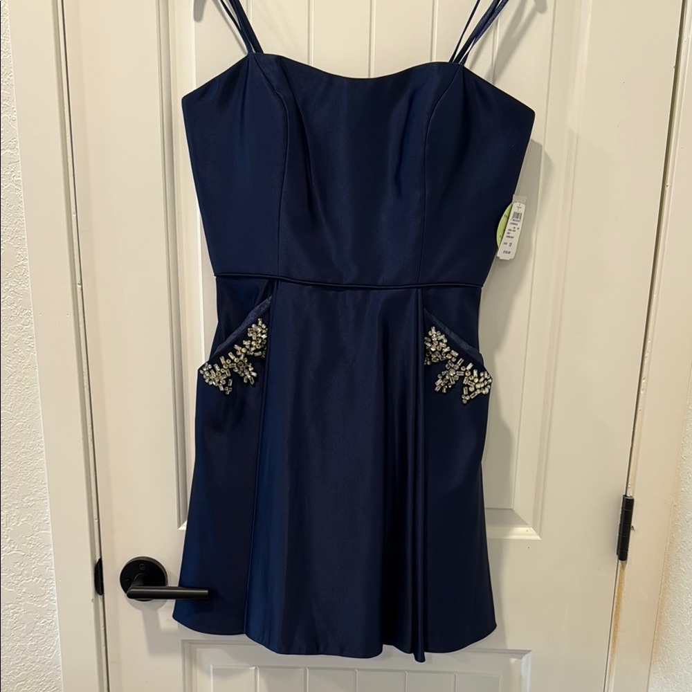 Windsor Elegant Navy Blue Strapless Dress